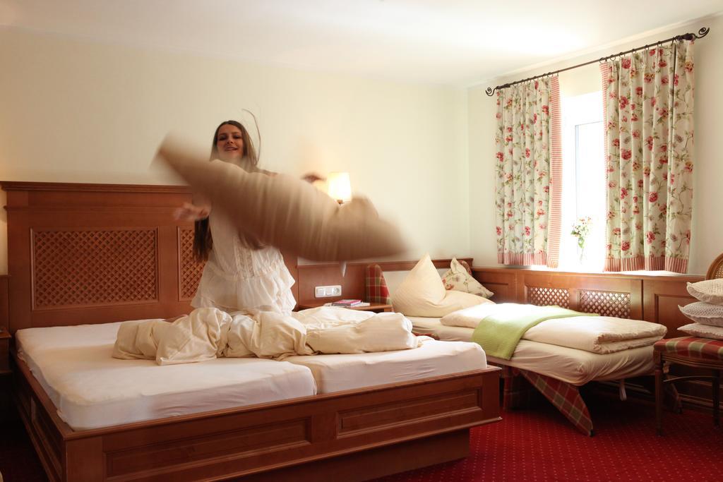 Die Lilie / Hotel Garni Reutte Exterior photo